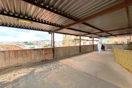 Casa para alugar com 400m², 4 quartos e 2 vagas Casa para alugar com 400m², 4 quartos e 2 vagasTerraço