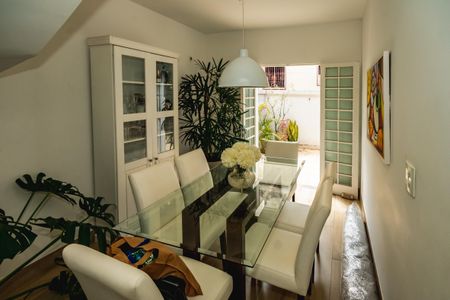 Casa à venda com 3 quartos, 120m² em Castelo, Belo Horizonte
