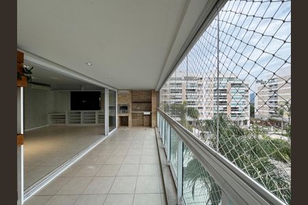 Apartamento à venda com 192m², 4 quartos e 3 vagas Apartamento à venda com 192m², 4 quartos e 3 vagasVaranda
