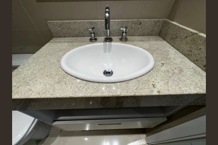 Apartamento à venda com 192m², 4 quartos e 3 vagas Apartamento à venda com 192m², 4 quartos e 3 vagasSuíte 2 - Banheiro