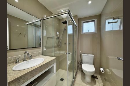 Apartamento à venda com 192m², 4 quartos e 3 vagas Apartamento à venda com 192m², 4 quartos e 3 vagasSuíte 3 - Banheiro