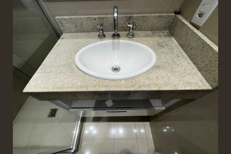 Apartamento à venda com 192m², 4 quartos e 3 vagas Apartamento à venda com 192m², 4 quartos e 3 vagasSuíte 4 - Banheiro