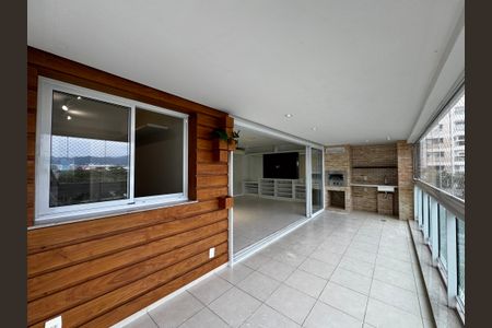 Apartamento à venda com 192m², 4 quartos e 3 vagas Apartamento à venda com 192m², 4 quartos e 3 vagasVaranda