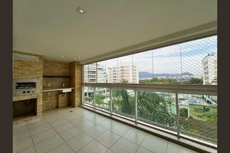 Apartamento à venda com 192m², 4 quartos e 3 vagas Apartamento à venda com 192m², 4 quartos e 3 vagasVaranda