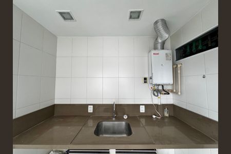 Apartamento à venda com 192m², 4 quartos e 3 vagas Apartamento à venda com 192m², 4 quartos e 3 vagasCozinha e Área de Serviço