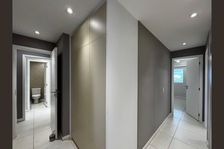 Apartamento à venda com 192m², 4 quartos e 3 vagas Apartamento à venda com 192m², 4 quartos e 3 vagasCorredor