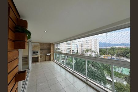Apartamento à venda com 192m², 4 quartos e 3 vagas Apartamento à venda com 192m², 4 quartos e 3 vagasVaranda