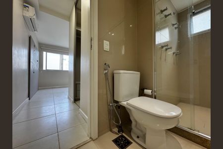 Apartamento à venda com 192m², 4 quartos e 3 vagas Apartamento à venda com 192m², 4 quartos e 3 vagasSuíte 1 - Banheiro