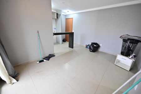 Sala de apartamento para alugar com 2 quartos, 33m² em Setor Garavelo, Goiânia