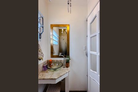 Casa à venda com 180m², 2 quartos e 2 vagasLavabo