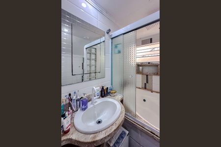 Casa à venda com 180m², 2 quartos e 2 vagasBanheiro da Suíte 2