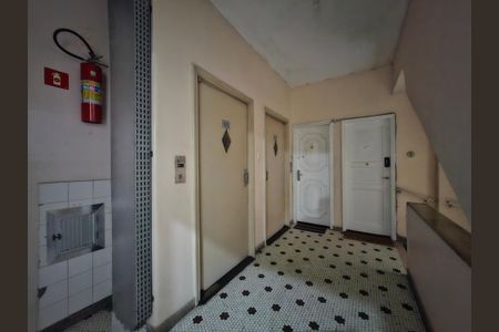 Apartamento à venda com 38m², 1 quarto e sem vaga Apartamento à venda com 38m², 1 quarto e sem vagaCorredor do prédio