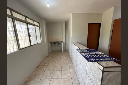 Sala e cozinha  de apartamento para alugar com 1 quarto, 60m² em Eqnn 5/7, Brasília
