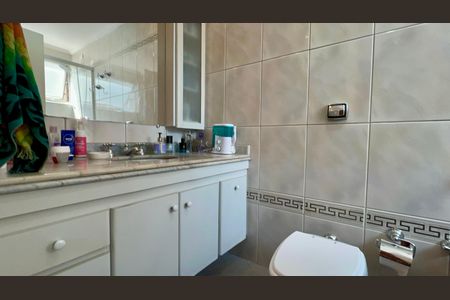 Apartamento à venda com 117m², 3 quartos e 2 vagas Apartamento à venda com 117m², 3 quartos e 2 vagasBanheiro da Suíte