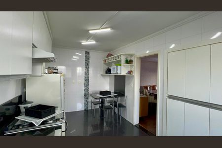 Apartamento à venda com 117m², 3 quartos e 2 vagas Apartamento à venda com 117m², 3 quartos e 2 vagasCozinha