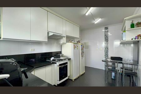 Apartamento à venda com 117m², 3 quartos e 2 vagas Apartamento à venda com 117m², 3 quartos e 2 vagasCozinha