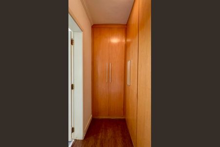 Apartamento à venda com 117m², 3 quartos e 2 vagas Apartamento à venda com 117m², 3 quartos e 2 vagasCloset da suíte