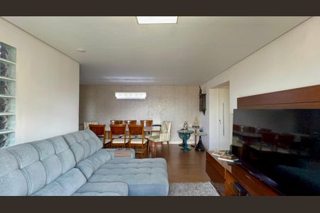 Apartamento à venda com 117m², 3 quartos e 2 vagas Apartamento à venda com 117m², 3 quartos e 2 vagasSala de TV