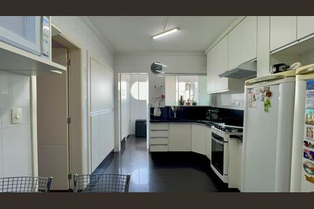 Apartamento à venda com 117m², 3 quartos e 2 vagas Apartamento à venda com 117m², 3 quartos e 2 vagasCozinha