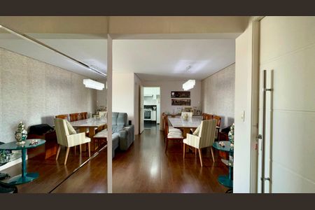 Apartamento à venda com 117m², 3 quartos e 2 vagas Apartamento à venda com 117m², 3 quartos e 2 vagasSala