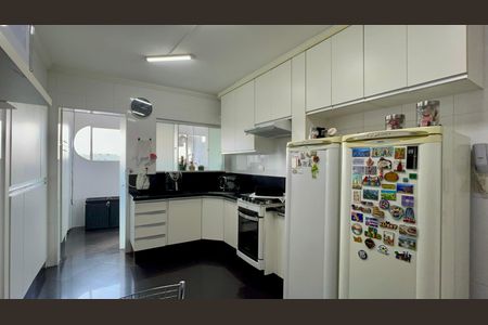 Apartamento à venda com 117m², 3 quartos e 2 vagas Apartamento à venda com 117m², 3 quartos e 2 vagasCozinha