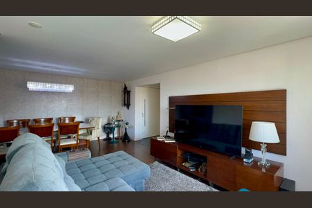 Apartamento à venda com 117m², 3 quartos e 2 vagas Apartamento à venda com 117m², 3 quartos e 2 vagasSala de TV