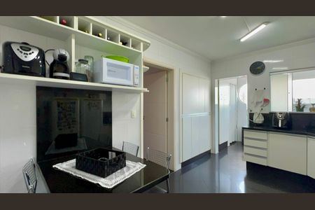 Apartamento à venda com 117m², 3 quartos e 2 vagas Apartamento à venda com 117m², 3 quartos e 2 vagasCozinha