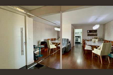 Apartamento à venda com 117m², 3 quartos e 2 vagas Apartamento à venda com 117m², 3 quartos e 2 vagasSala