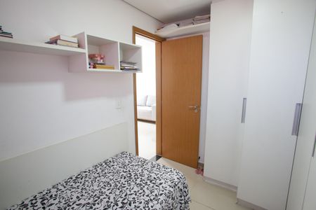 Apartamento à venda com 100m², 2 quartos e 2 vagasQuarto 2