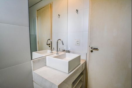 Apartamento à venda com 84m², 2 quartos e 1 vaga Apartamento à venda com 84m², 2 quartos e 1 vagaBanheiro Social