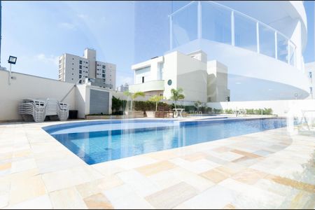 Apartamento à venda com 90m², 3 quartos e 2 vagas Apartamento à venda com 90m², 3 quartos e 2 vagasÁrea comum - Piscina