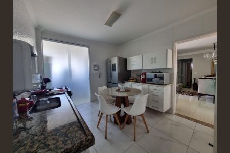 Apartamento para alugar com 120m², 4 quartos e 1 vaga Apartamento para alugar com 120m², 4 quartos e 1 vagaCozinha