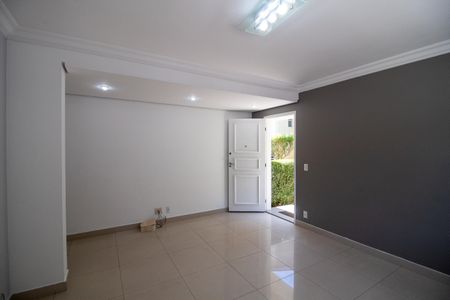 Sala de casa à venda com 3 quartos, 150m² em Rio Pequeno, São Paulo
