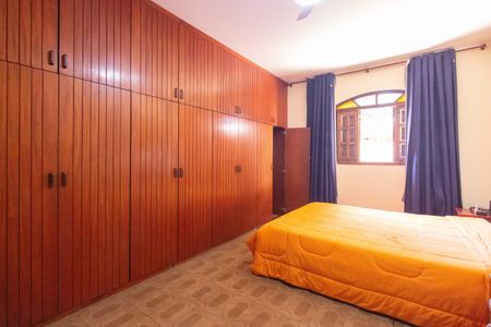 Casa à venda com 140m², 3 quartos e 4 vagasSuíte 3