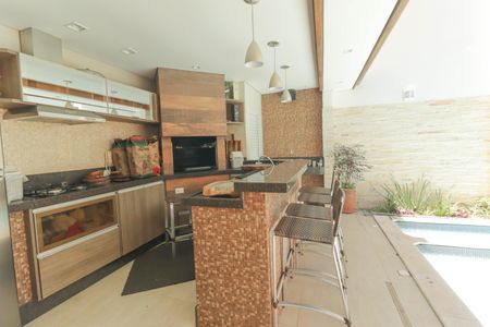 Casa de condomínio à venda com 190m², 4 quartos e 5 vagas