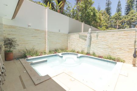 Casa de condomínio à venda com 190m², 4 quartos e 5 vagas