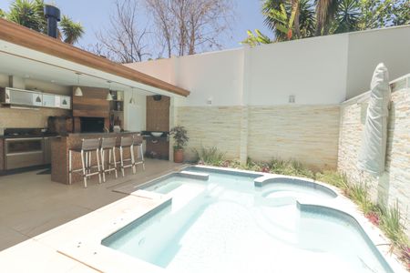 Casa de condomínio à venda com 190m², 4 quartos e 5 vagas