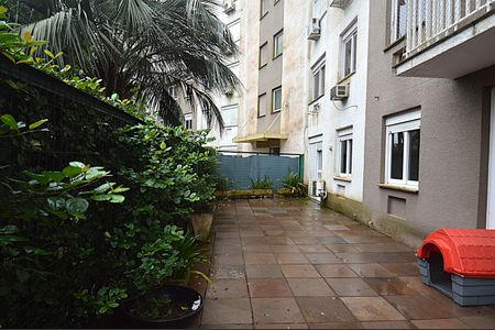 Quintal  de apartamento à venda com 2 quartos, 116m² em Jardim Sabará, Porto Alegre