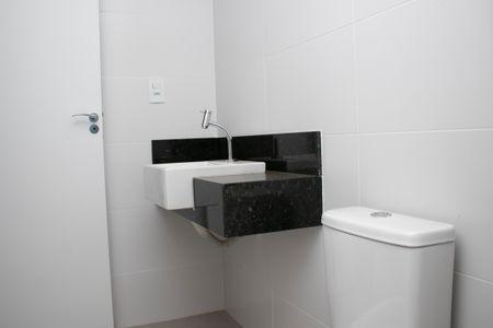 Apartamento à venda com 74m², 2 quartos e 2 vagasBanheiro da Suíte 1