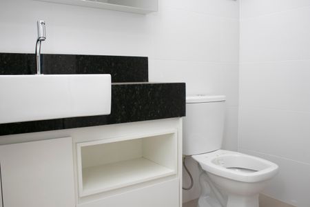 Apartamento à venda com 74m², 2 quartos e 2 vagasBanheiro da Suíte 1