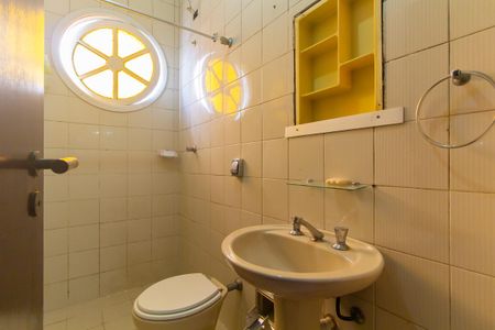 Casa à venda com 336m², 4 quartos e 3 vagasBanheiro da Suíte