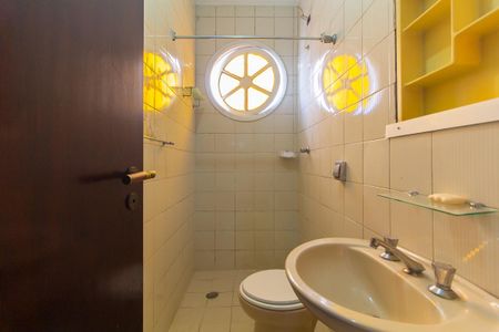 Casa à venda com 336m², 4 quartos e 3 vagasBanheiro da Suíte