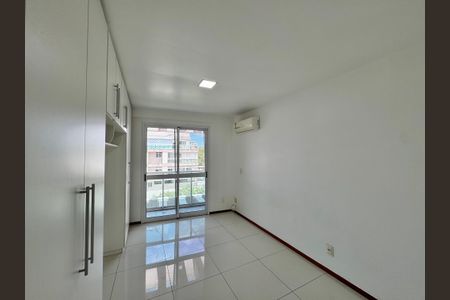 Apartamento à venda com 108m², 3 quartos e 2 vagas Apartamento à venda com 108m², 3 quartos e 2 vagasSuíte 1