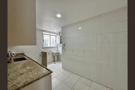 Apartamento à venda com 108m², 3 quartos e 2 vagas Apartamento à venda com 108m², 3 quartos e 2 vagasCozinha e Área de Serviço