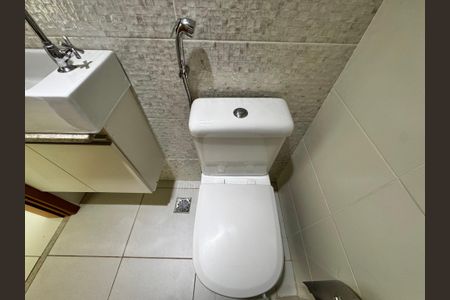 Apartamento à venda com 108m², 3 quartos e 2 vagas Apartamento à venda com 108m², 3 quartos e 2 vagasLavabo