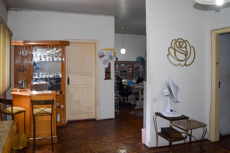 Casa à venda com 300m², 2 quartos e 2 vagasSala