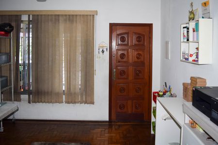 Casa à venda com 300m², 2 quartos e 2 vagasSala