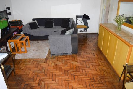 Casa à venda com 300m², 2 quartos e 2 vagasSala