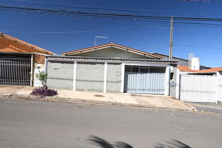 Casa à venda com 169m², 3 quartos e 3 vagasFachada