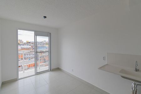 Sala/Cozinha/Área de Serviço  de apartamento para alugar com 2 quartos, 35m² em Vila Carmosina, São Paulo